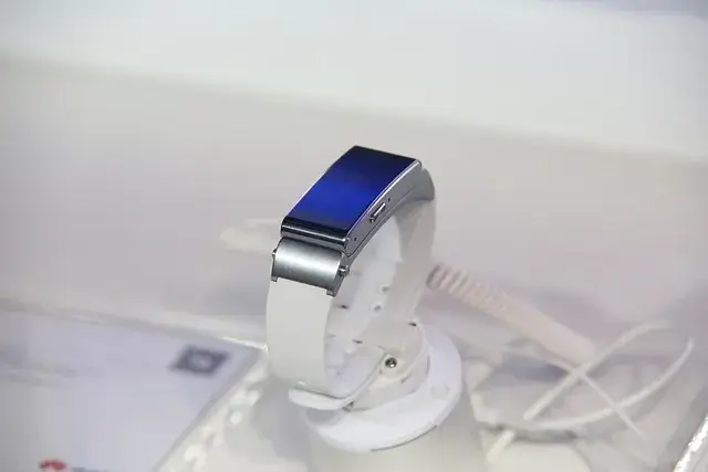 大阪難波　家電量販店時計販売接客スタッフ