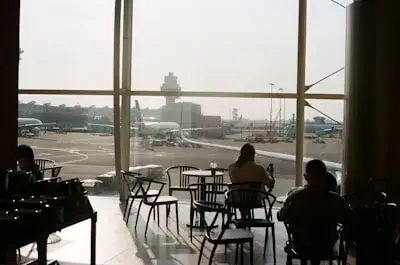 関空国際線ラウンジ内で接客受付業務【中国語】