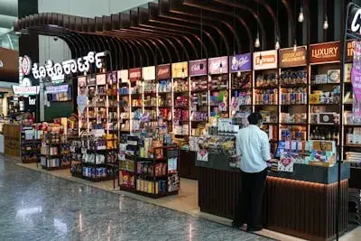 夜間短時間！「中部国際空港」お土産店販売スタッフ |  | ()の求人